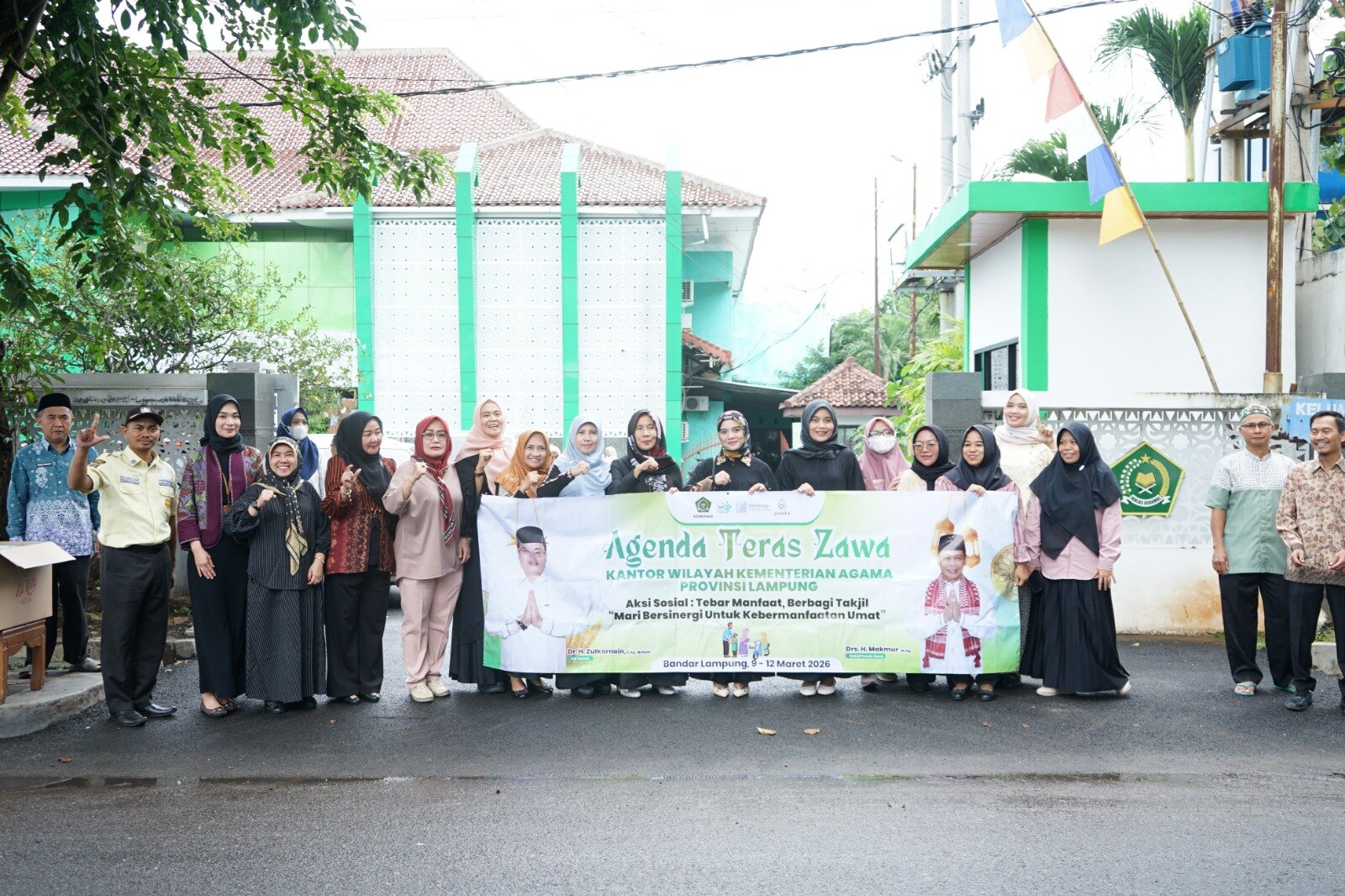 Tebar Kebaikan Ramadhan, DWP Kemenag Lampung Bagikan Takjil