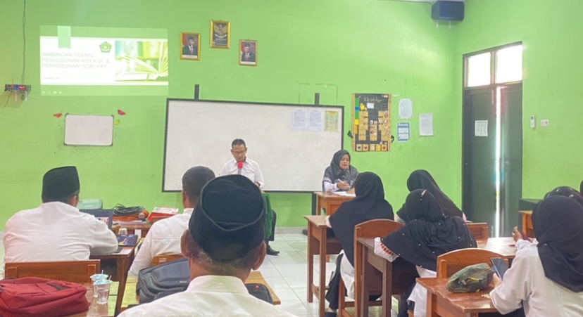 MTsN 2 Tanggamus Laksanakan Bimtek Penyusunan Kisi-kisi dan Penyusunan Soal PAT Tahun 2024