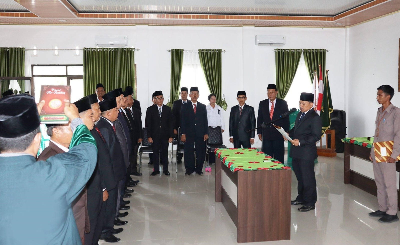 Lantik Kepala KUA dan Kepala Madrasah, Kakankemenag Masir Ibrahim Pinta Jajarannya Perkuat Komunikasi, Koordinasi serta Publikasi Kegiatan Via Media Sosial