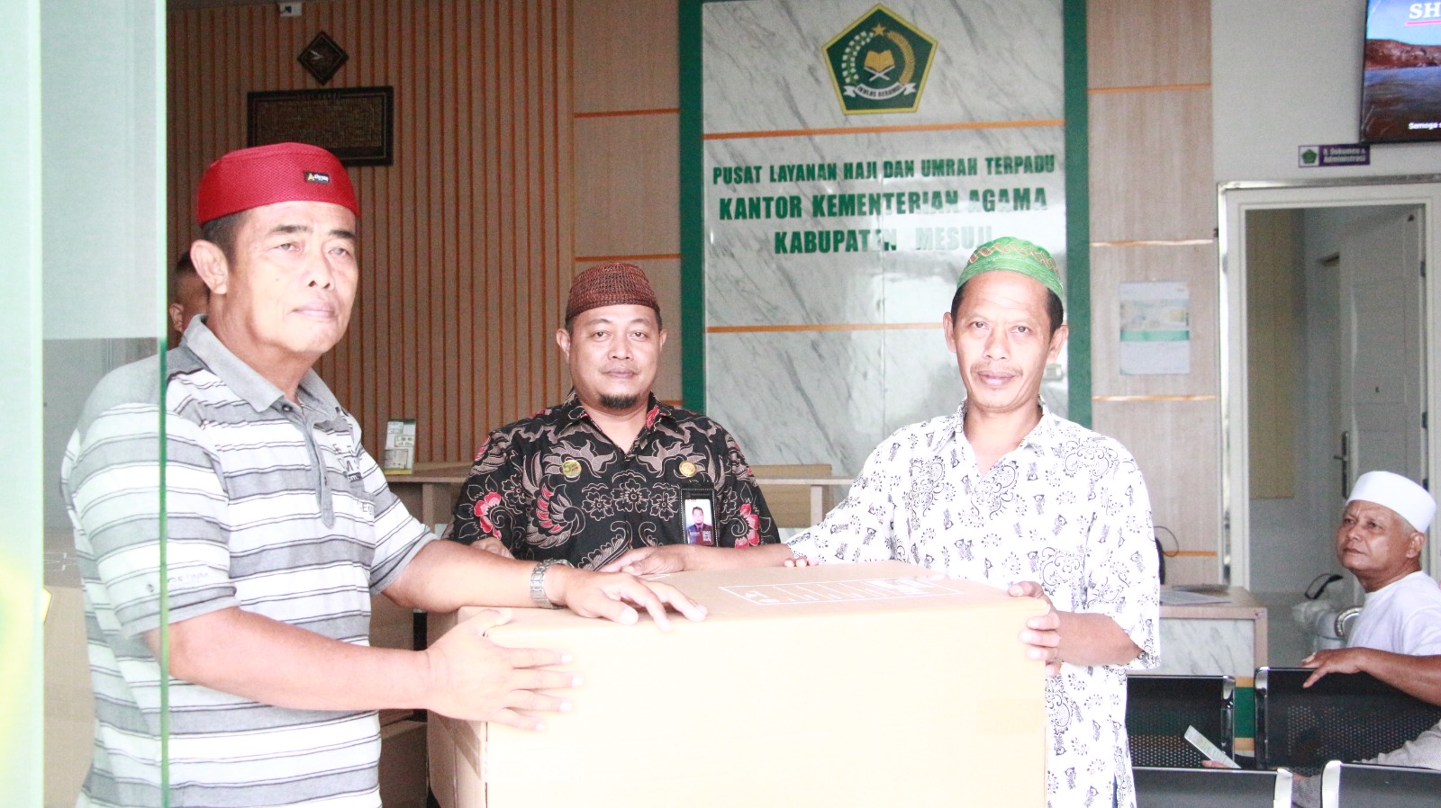 136 Koper Calon Jamaah Haji Didistribusikan Kepada Calon Jamaah Haji Kabupaten Mesuji