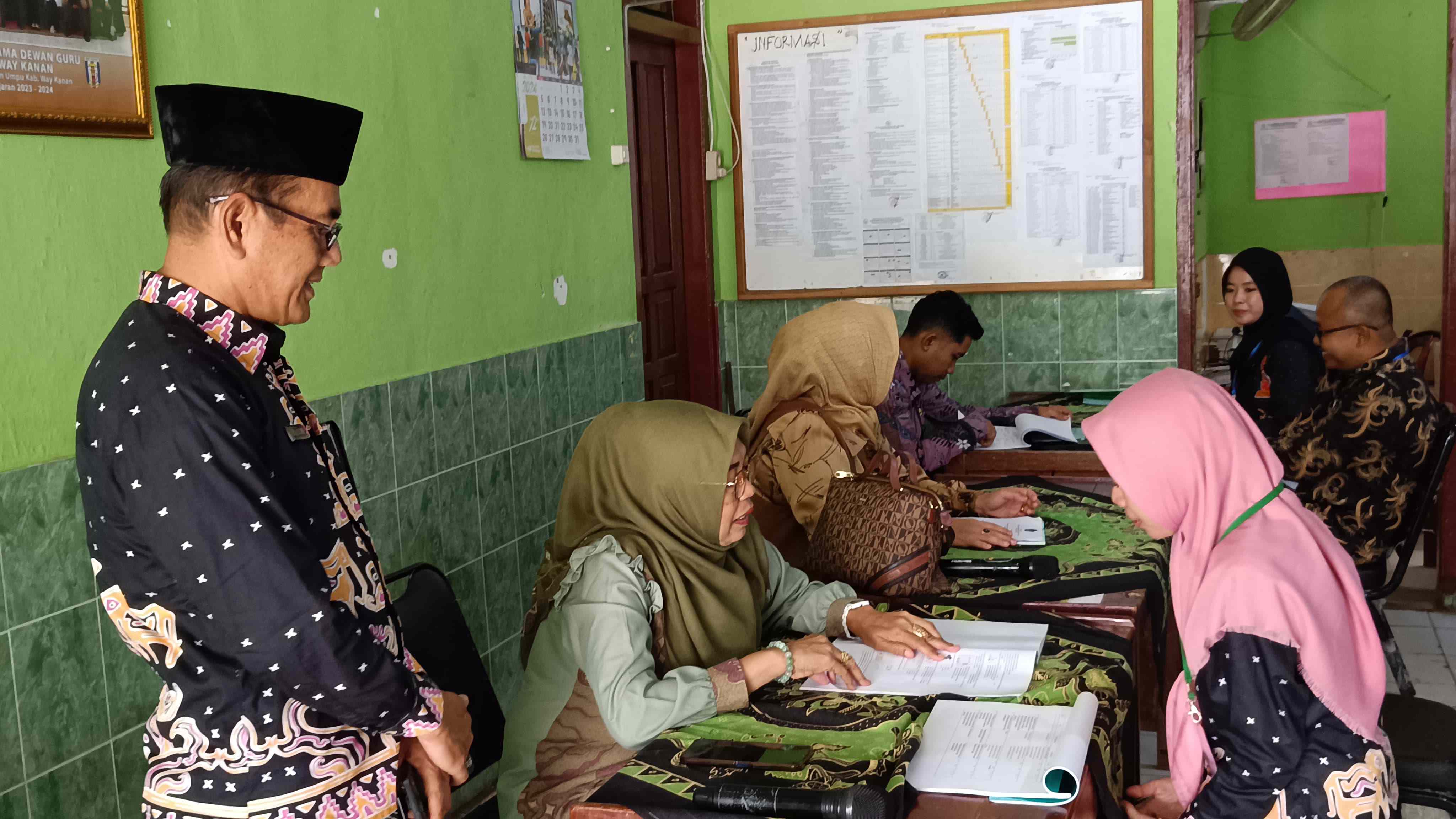 Sambut Tim Monev Kanwil Kemenag Lampung, Kasi Penmad Beri Apresiasi