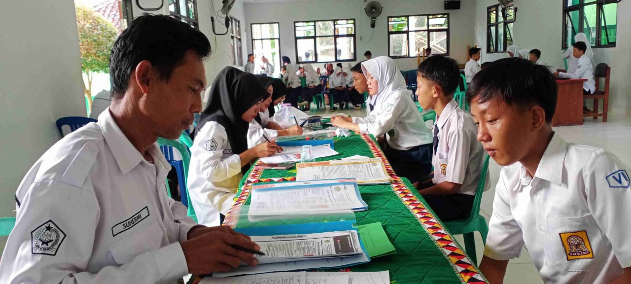 Hari Pertama Verifikasi Berkas PPDB Jalur Reguler MAN 1 Tanggamus Tahun Ajaran 2024/2025