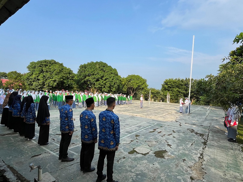 MAN 1 Way Kanan Gelar Upacara Bendera Peringatan HARKITNAS