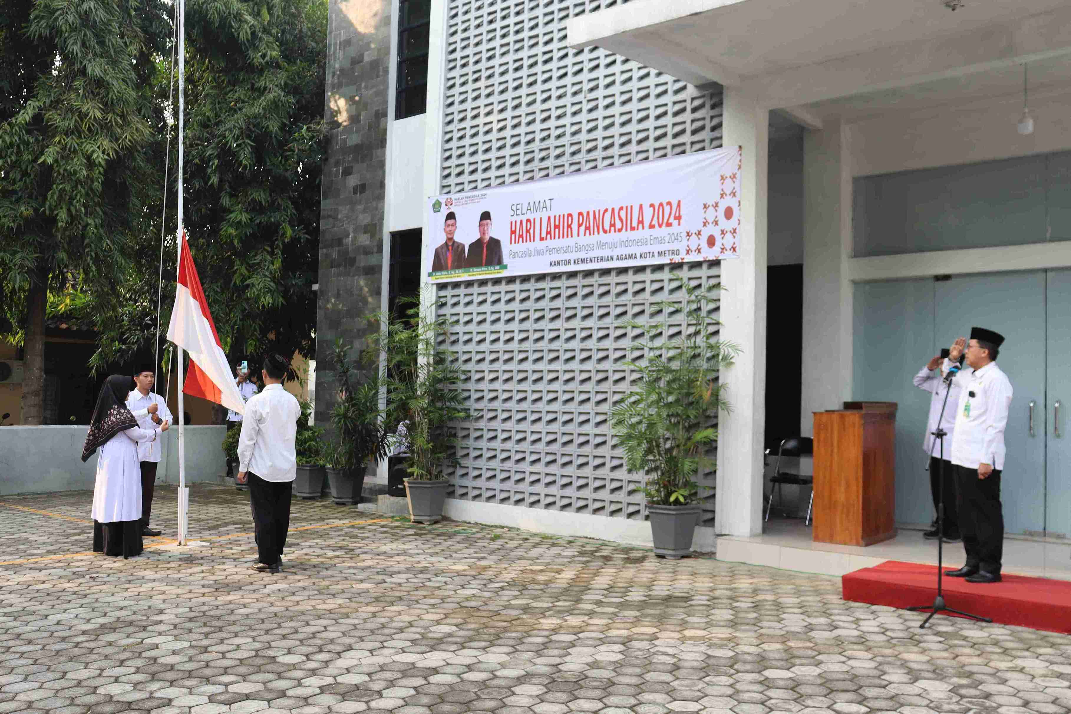 Kakankemenag Kota Metro Laksanakan Upacara Bendera, Peringati Hari Lahir Pancasila 1 Juni 2024
