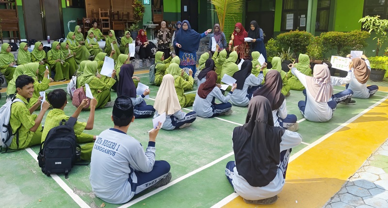 Malam Bina Iman MTsN 1 Tanggamus: Asah Otak, Tajamkan Lisan Dakwah, dan Lancarkan Hafalan Qur'an