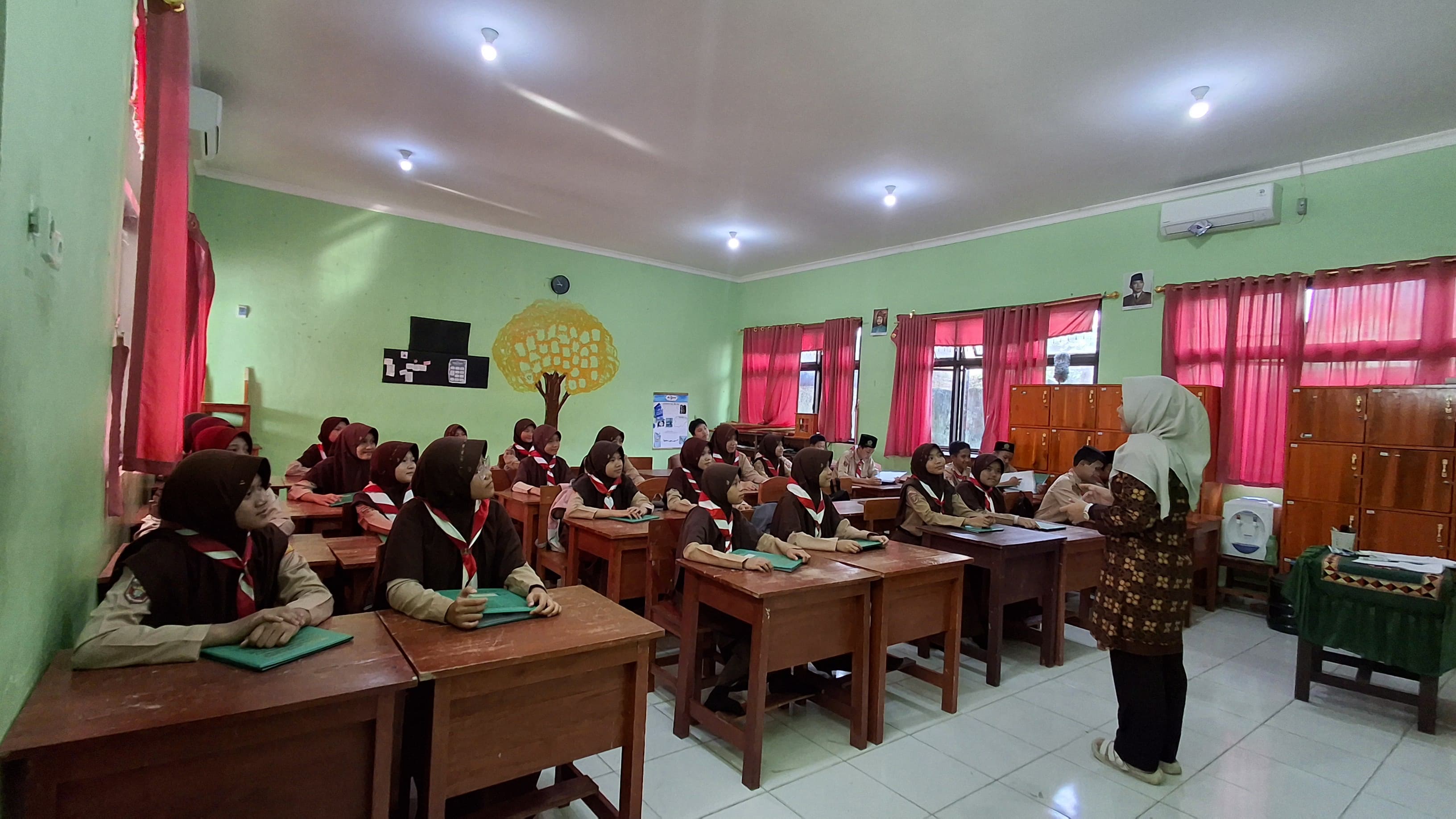 Bagikan Rapor Peserta Didik, MTsN 2 Tanggamus Tutup Semester Genap 2023//2024