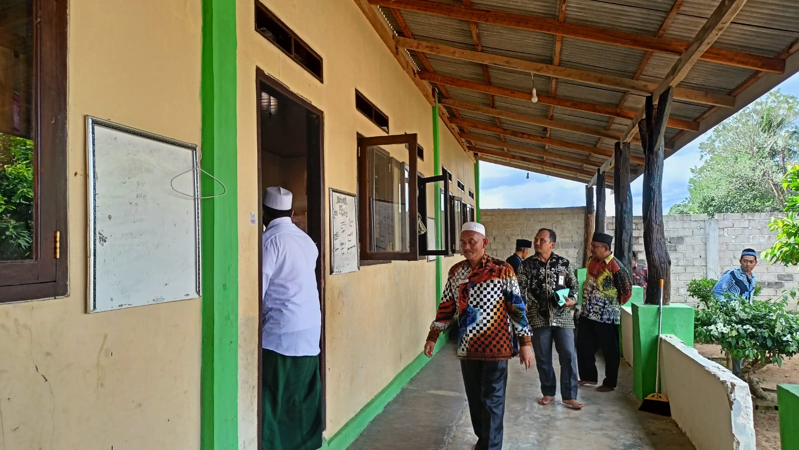 Kunjungan Kepala Kemenag Tulang Bawang Barat ke Pondok Pesantren di Lingkungan Tumijajar