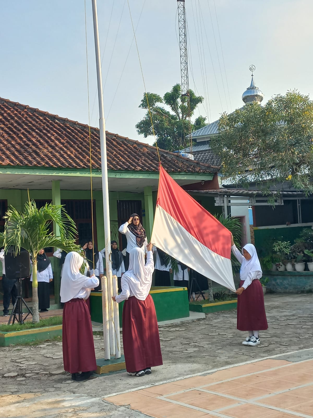 AWALI TAHUN AJARAN BARU, MIN 1 WAY KANAN ADAKAN UPACARA BENDERA