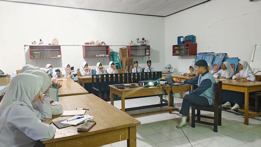 Daurah Bahasa Arab Semarak, Siswa MTsN 1 Tanggamus: "Bahasa Arab Kunci Pahami Islam!"