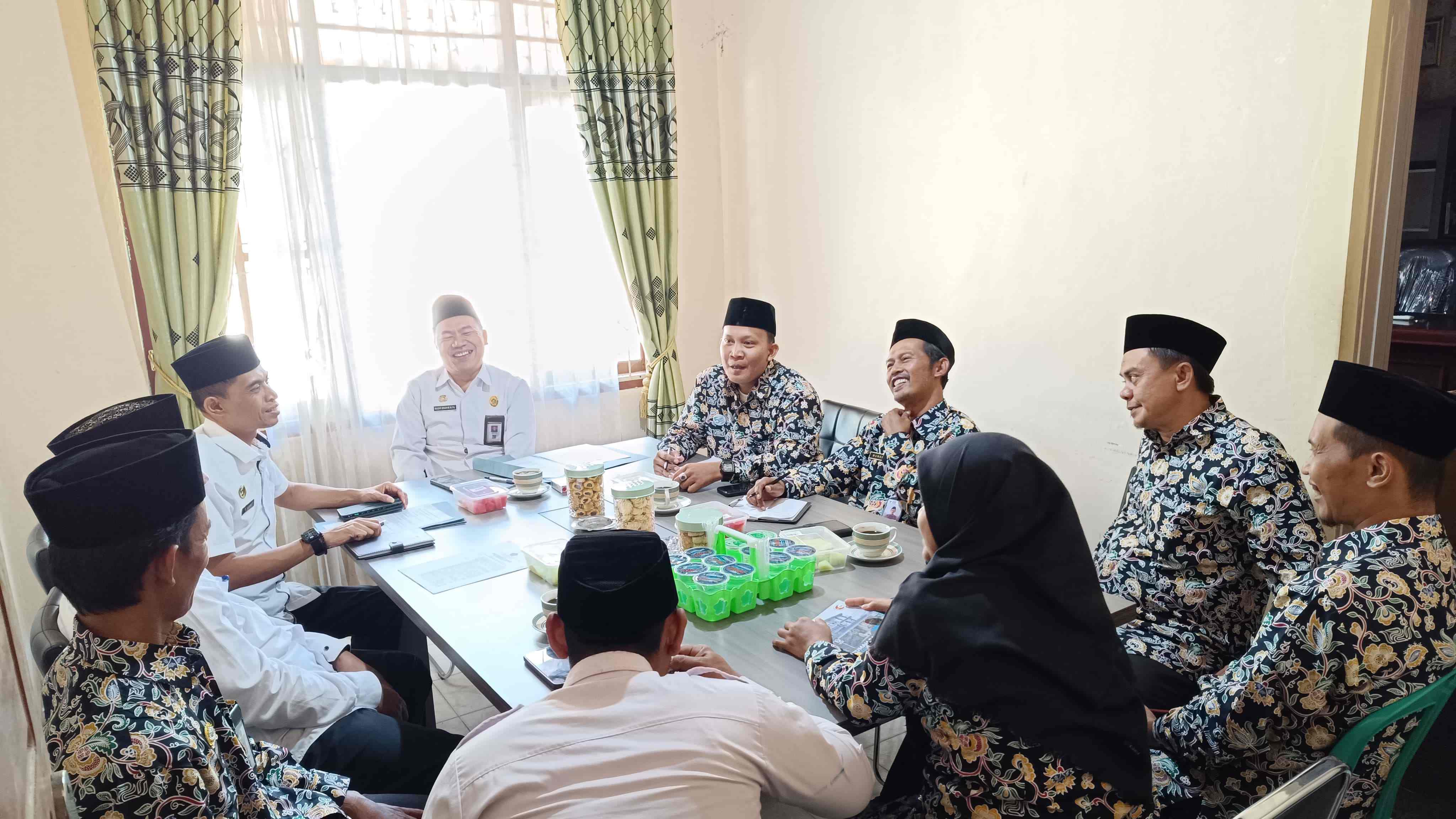 Kakankemenag  Way Kanan Terima Audiensi  Pengurus Daerah “IPARI”