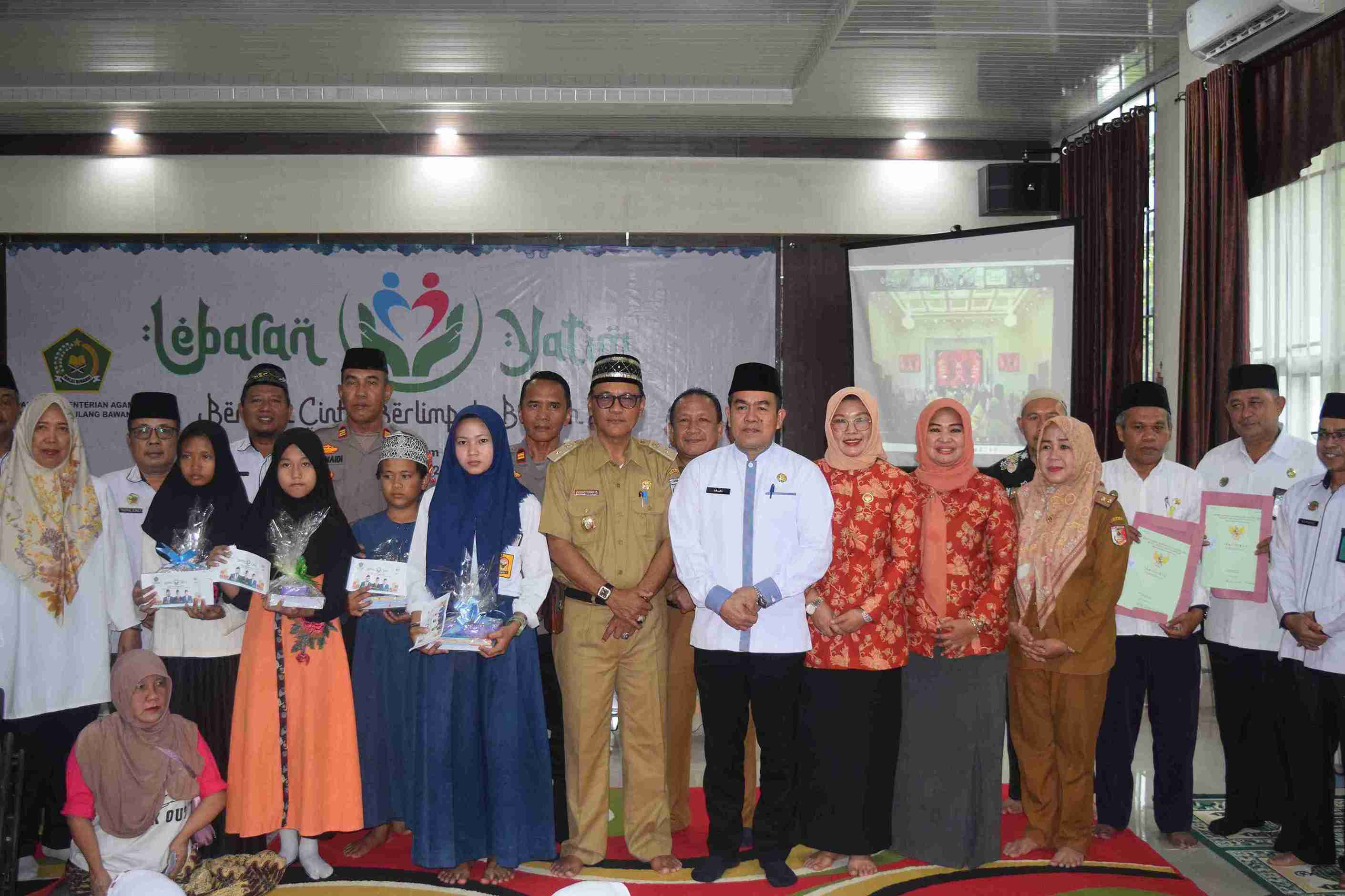 Rayakan Lebaran Yatim, Kemenag Tulang Bawang Bagikan 3000 Paket Kepada Anak Yatim dan difabel