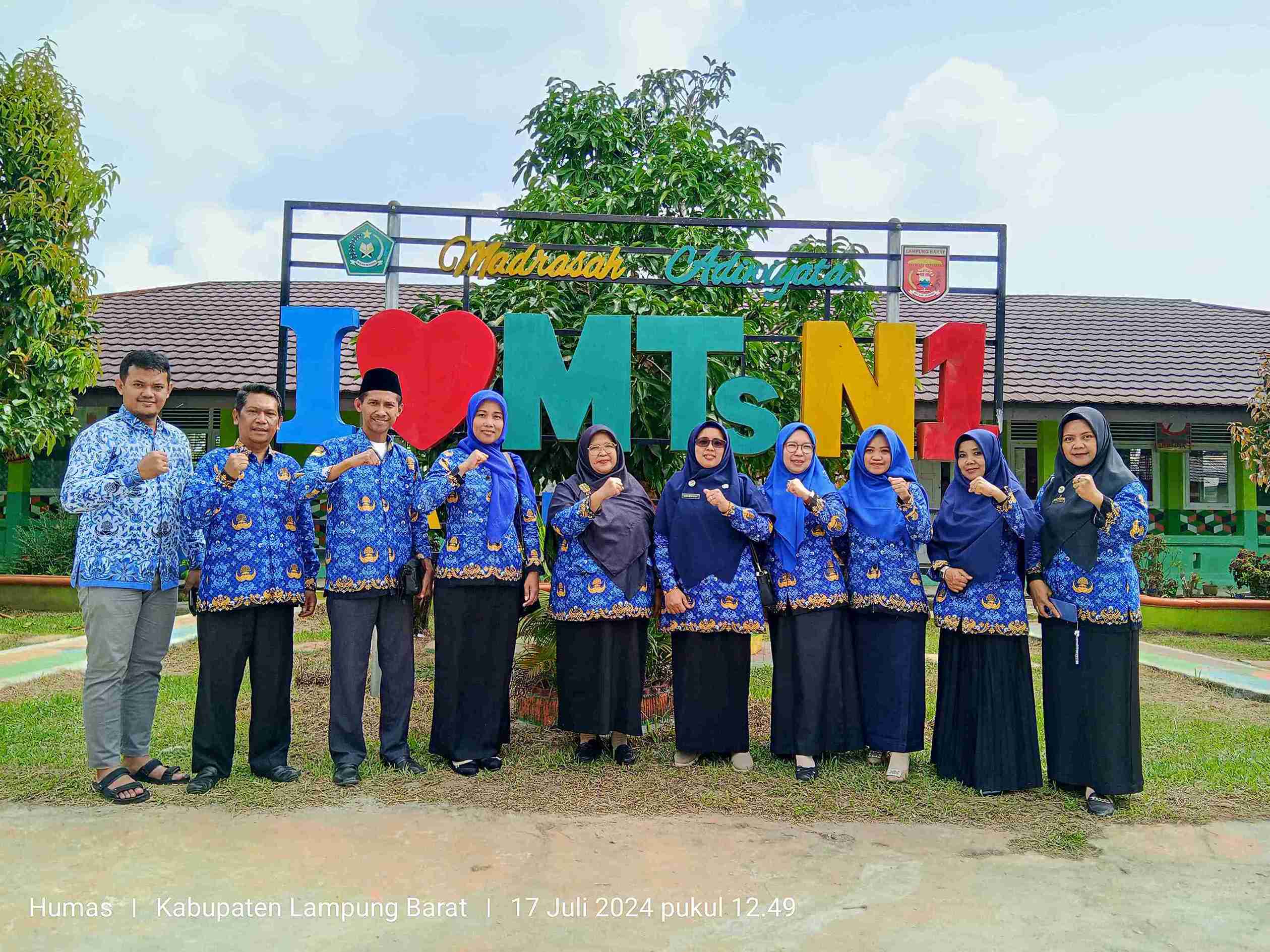 Kunjungan Study Tiru MTsN 2 Way Kanan ke MTsN 1 Lampung Barat: Mengintegrasikan program Kelas Digital