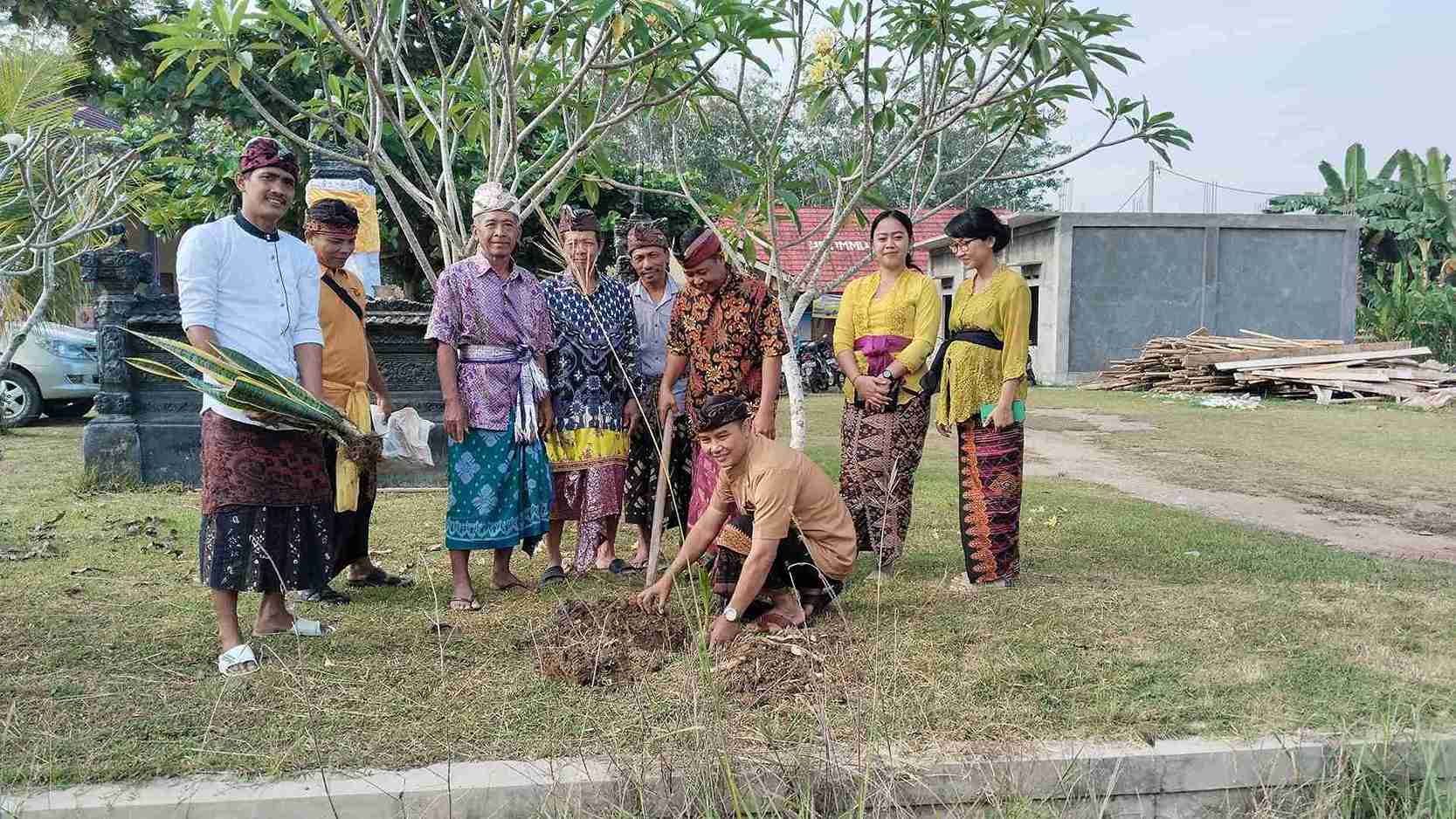 Dengan Penanaman Pohon, Narsono Dorong Kesadaraan Masyarakat Ciptakan Lingkungan Hijau di Kawasan Pura