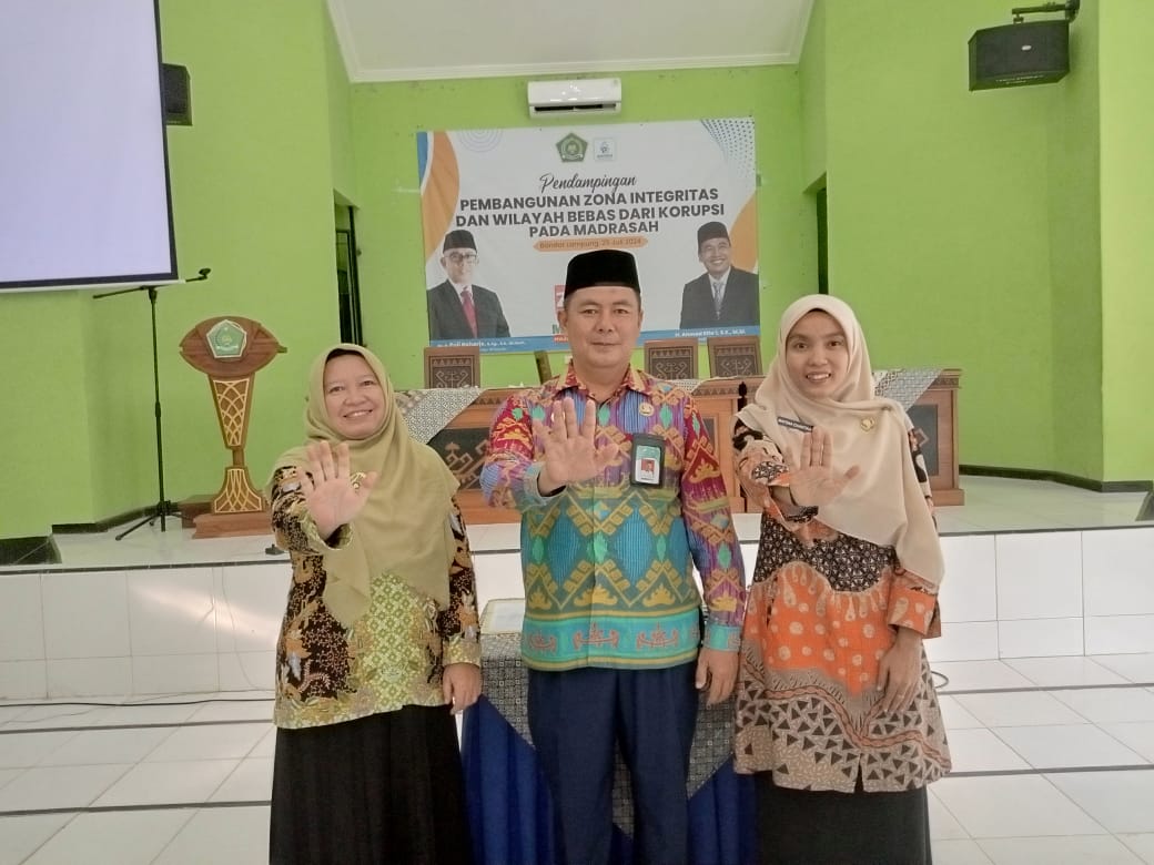 Kepala MTsN 1 Bandar Lampung Berpartisipasi dalam Penandatanganan Fakta Integritas di MTsN 2 Bandar Lampung