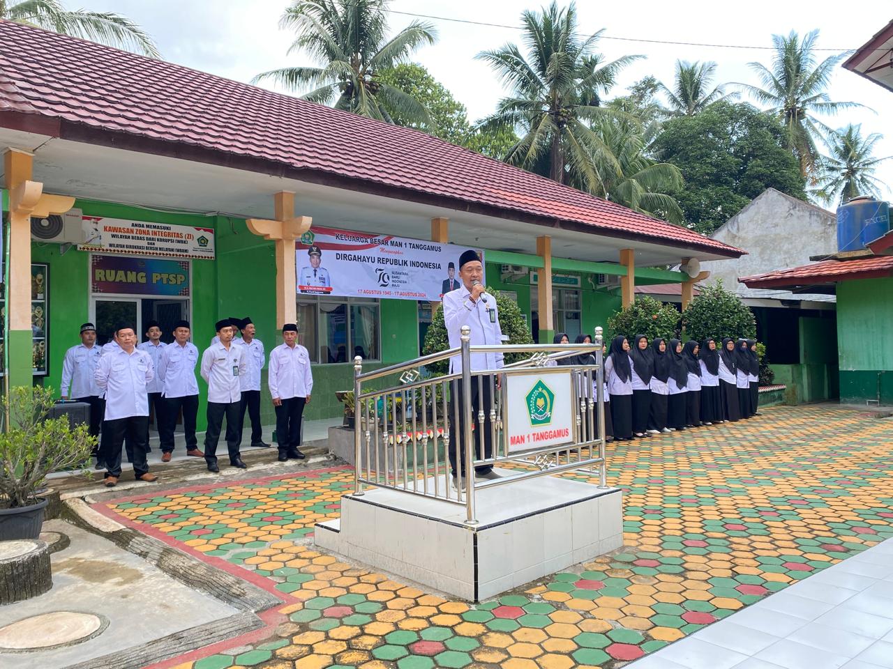 Gunawan, Pembina Apel Penilaian Lomba Kebersihan Sekolah Tingkat Provinsi di MAN 1 Tanggamus