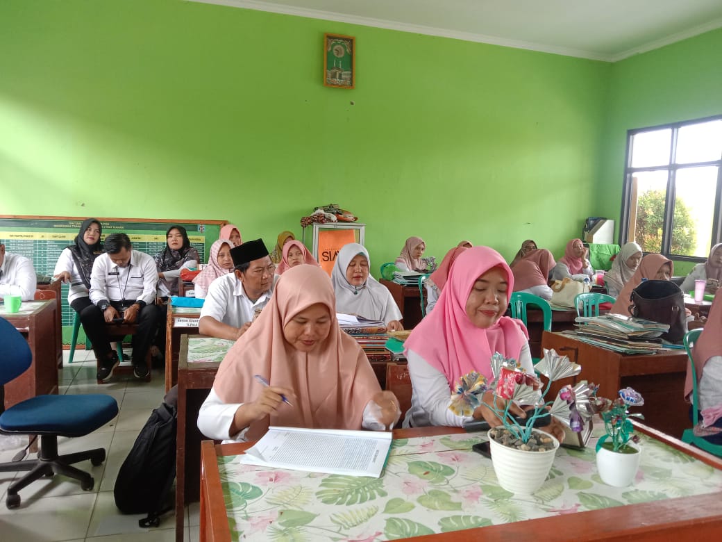 MTsN 2 Way Kanan Gelar Rapat Koordinasi Bulanan: Evaluasi Kinerja
