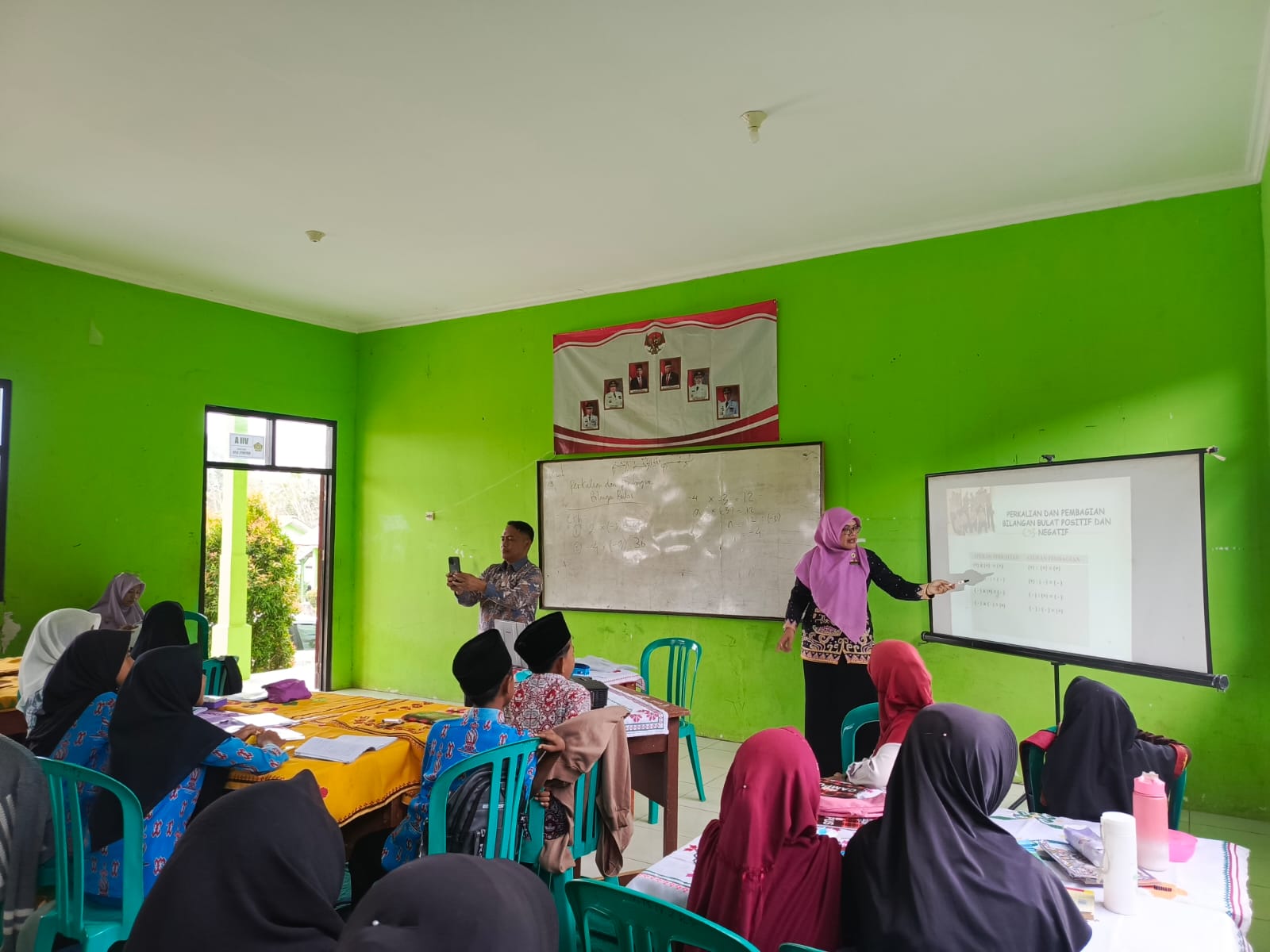 Sri Sunarti Lakukan Monitoring Langsung Proses KBM di MTsN 2 Way Kanan