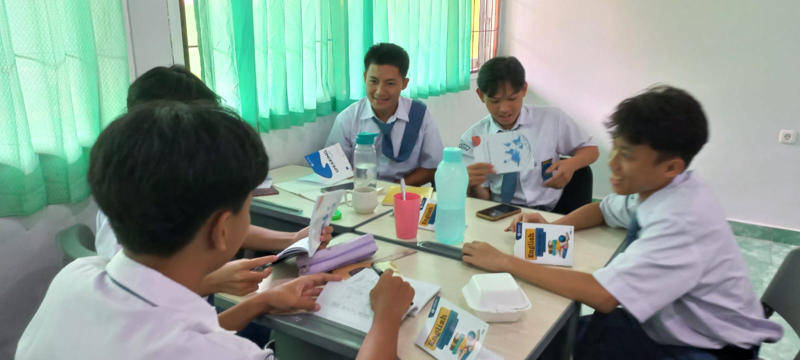 English Training Program Siswa Kelas X Unggul MAN 1 Bandarlampung Bersama  Tim tutor  Garlint English Course dari Kampung Inggris Pare, Kediri