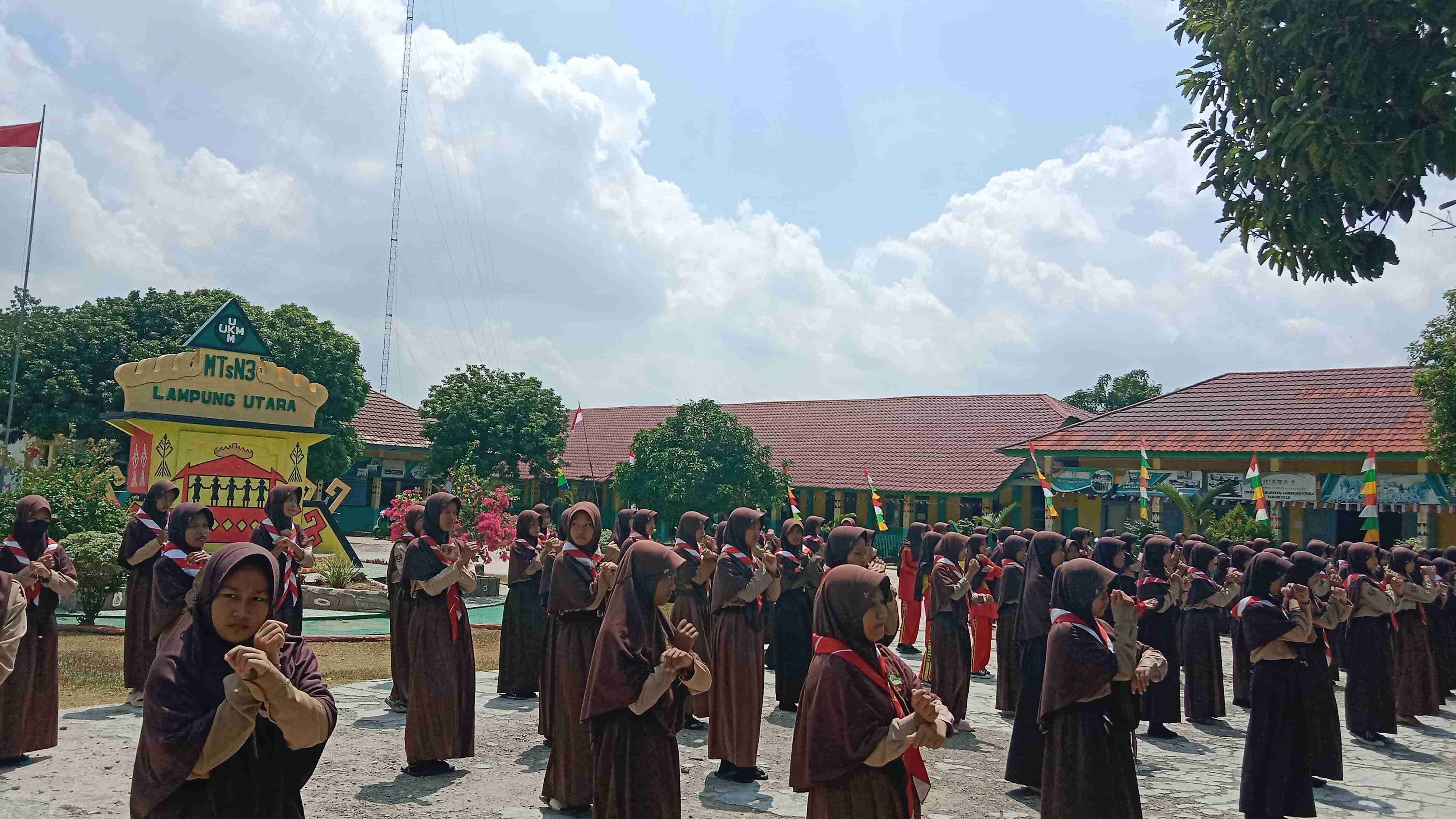 MTsN 3 Lampung Utara Laksanakan Latihan Tari Kreasi, Senam Masal dan Drum Band Mempersiapkan HUT Ke 79 Republik Indonesia