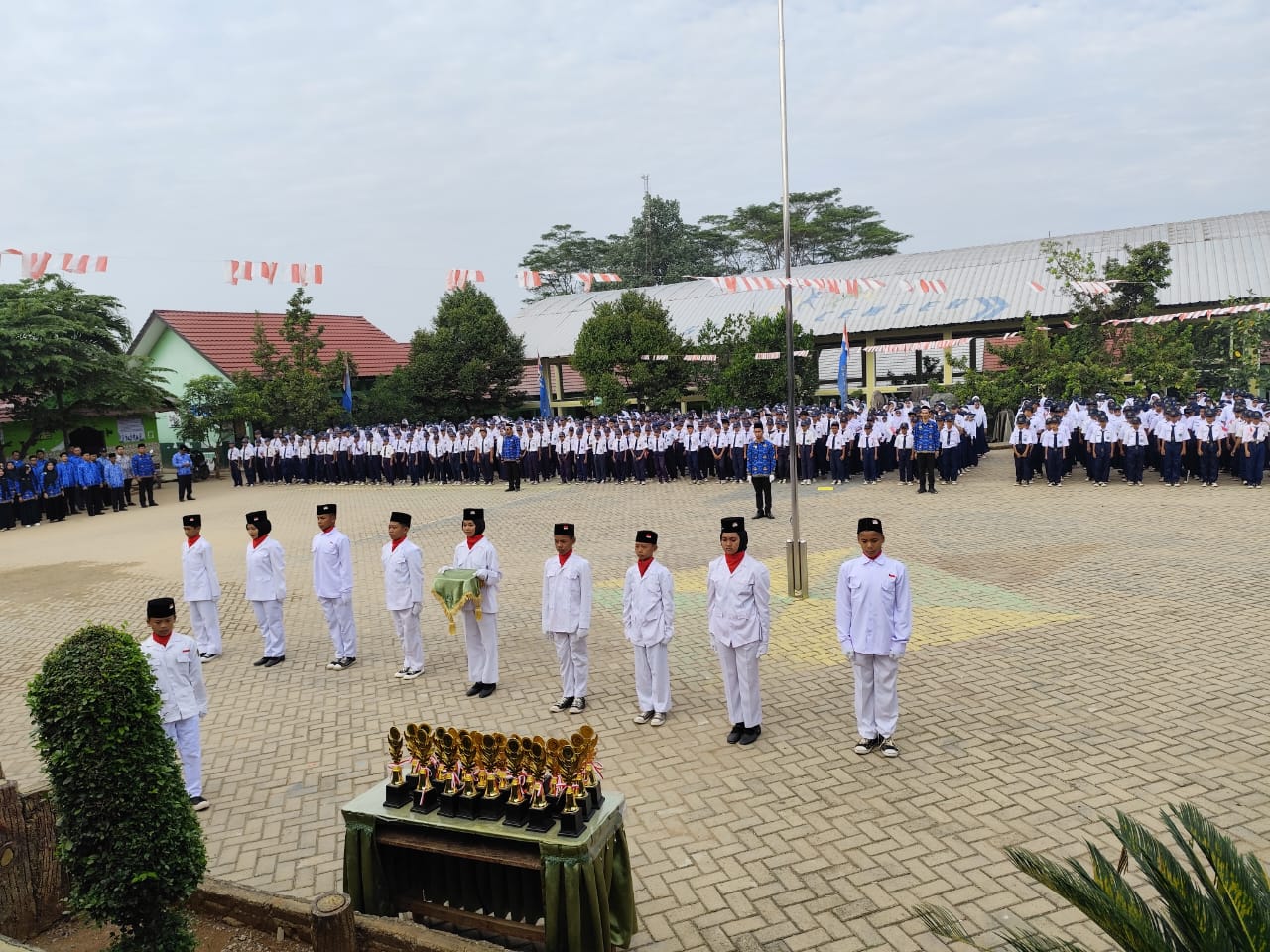 Upacara Peringatan HUT ke-79 RI di MTsN 2 Pesawaran: Kepala Desa Gunung Rejo Sebagai Pembina Upacara