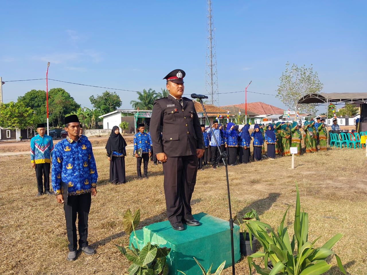 Upacara HUT RI ke-79 di Serupa Indah: MTsN 2 Way Kanan Bersama MI Miftahul Huda, MA Al Maarif, dan Aparatur Kampung Laksanakan Upacara Bersama