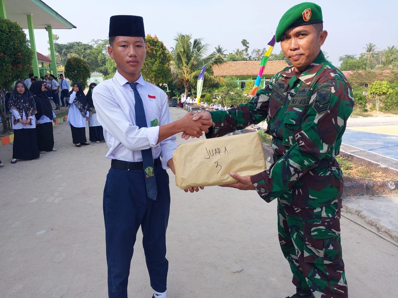 MTsN 2 Way Kanan Gelar Pembagian Hadiah Lomba dalam Rangka Memeriahkan HUT RI ke-79
