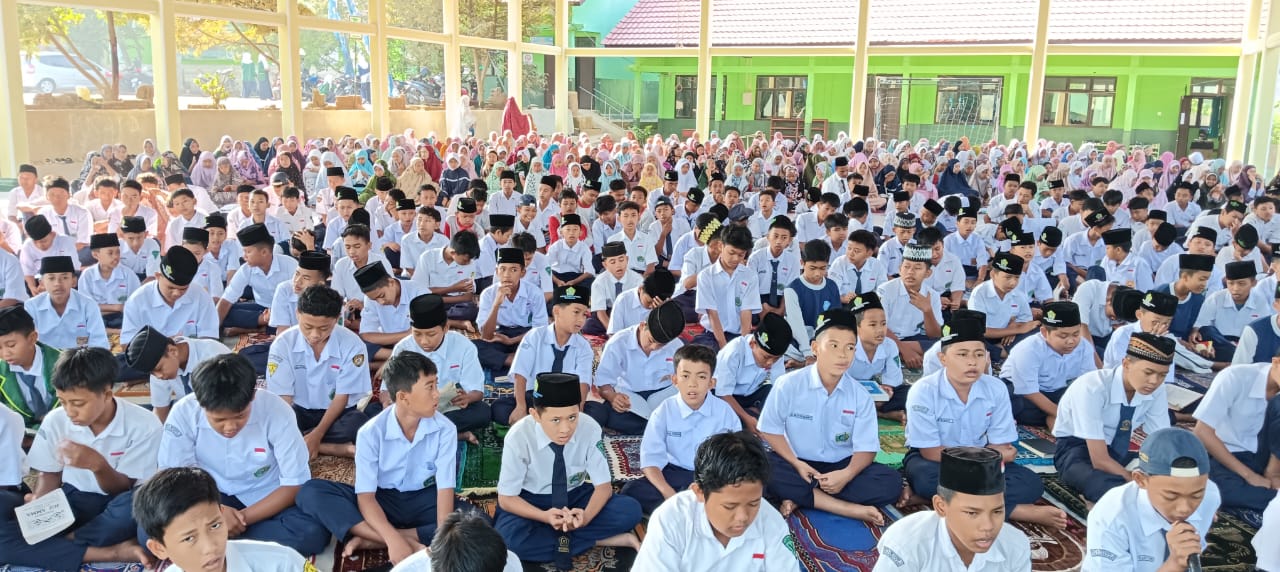 MTsN 2 Pesawaran Gelar Sholat Dhuha Berjamaah Sebelum Memulai Kegiatan Belajar Mengajar