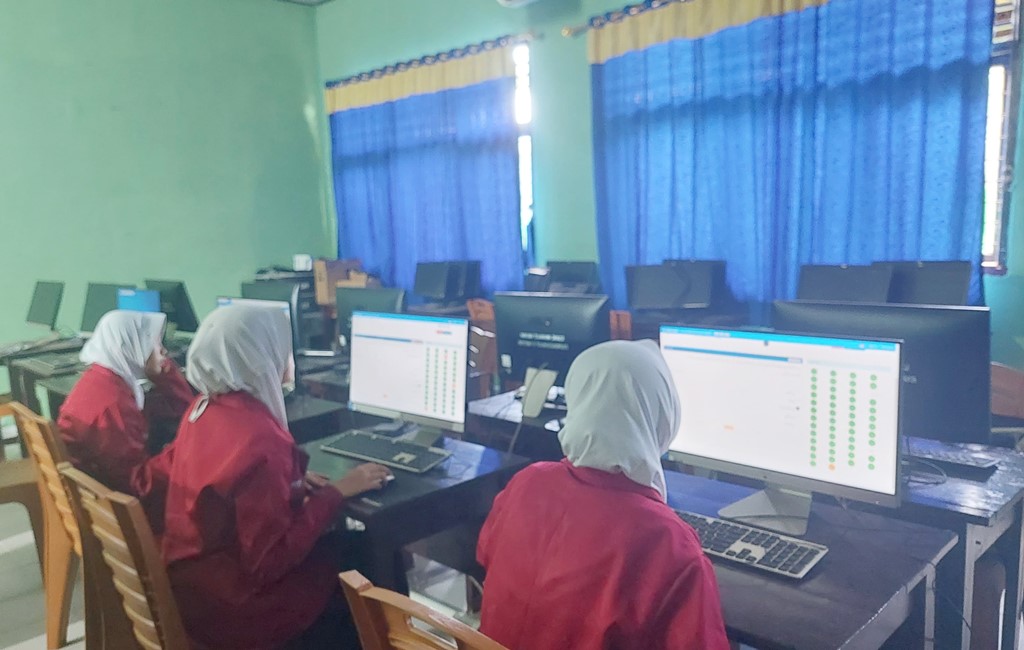 Tiga Siswi MTsN 1 Tanggamus Ikuti Olimpiade Bahasa Arab Ke-7 Tingkat Kabupaten