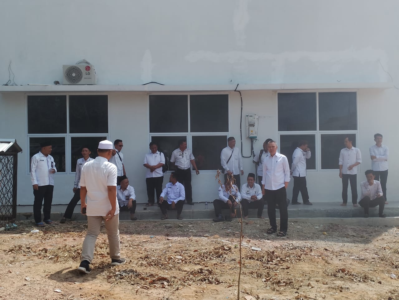 Kemenag Mesuji Gelar Demo Penggunaan APAR, Disaksikan Langsung oleh Kepala Kemenag Mesuji