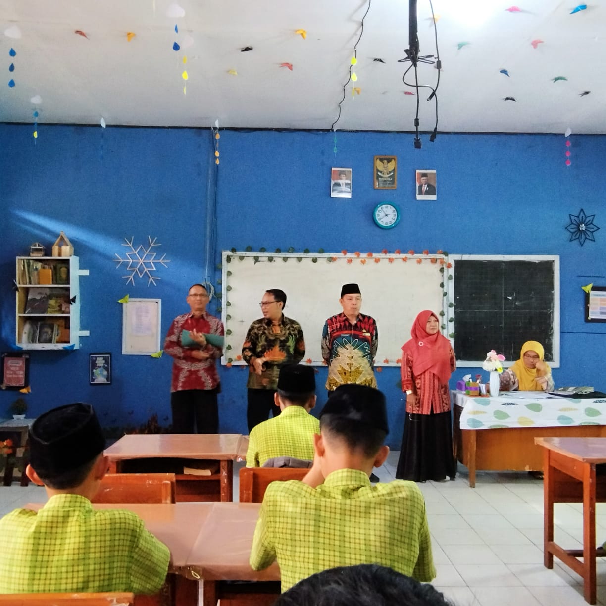 Tingkatkan Kebersihan dan Kreatifitas MTsN 2 Tanggamus Adakan Lomba Kebersihan Kelas