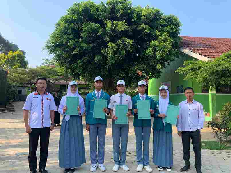 Penghargaan kepada siswa/i MAN 1 Lampung Barat yang lolos Paskibraka tingkat Kabupaten dan tingkat Provinsi Tahun 2024