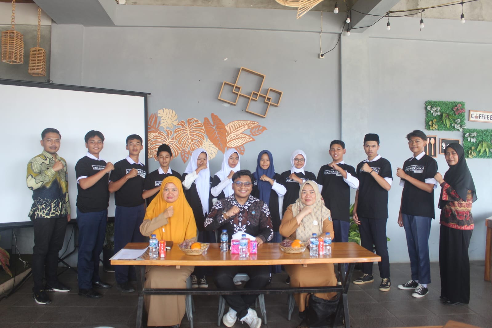 Dua Siswa MTs Negeri 1 Way Kanan Ikuti Dialog Interaktif Remaja Teman Sebaya Anti Narkotika