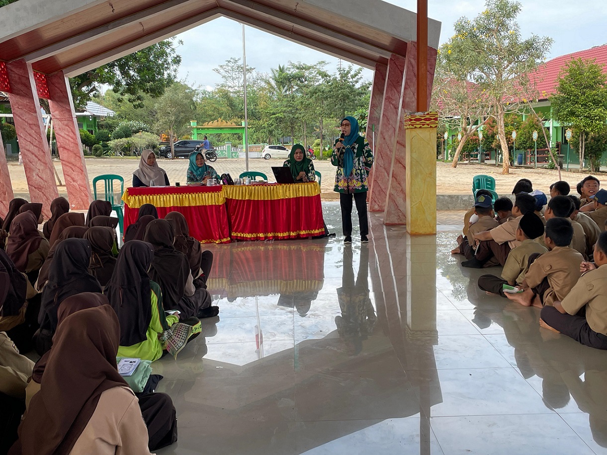 UPT Puskesmas Kecamatan Kedondong Gelar Sosialisasi Pubertas dan Pembangunan Identitas, Menyikapi Masa Transisi Perubahan Fisik dan Emosional Peserta Didik MTs Negeri 1 Pesawaran