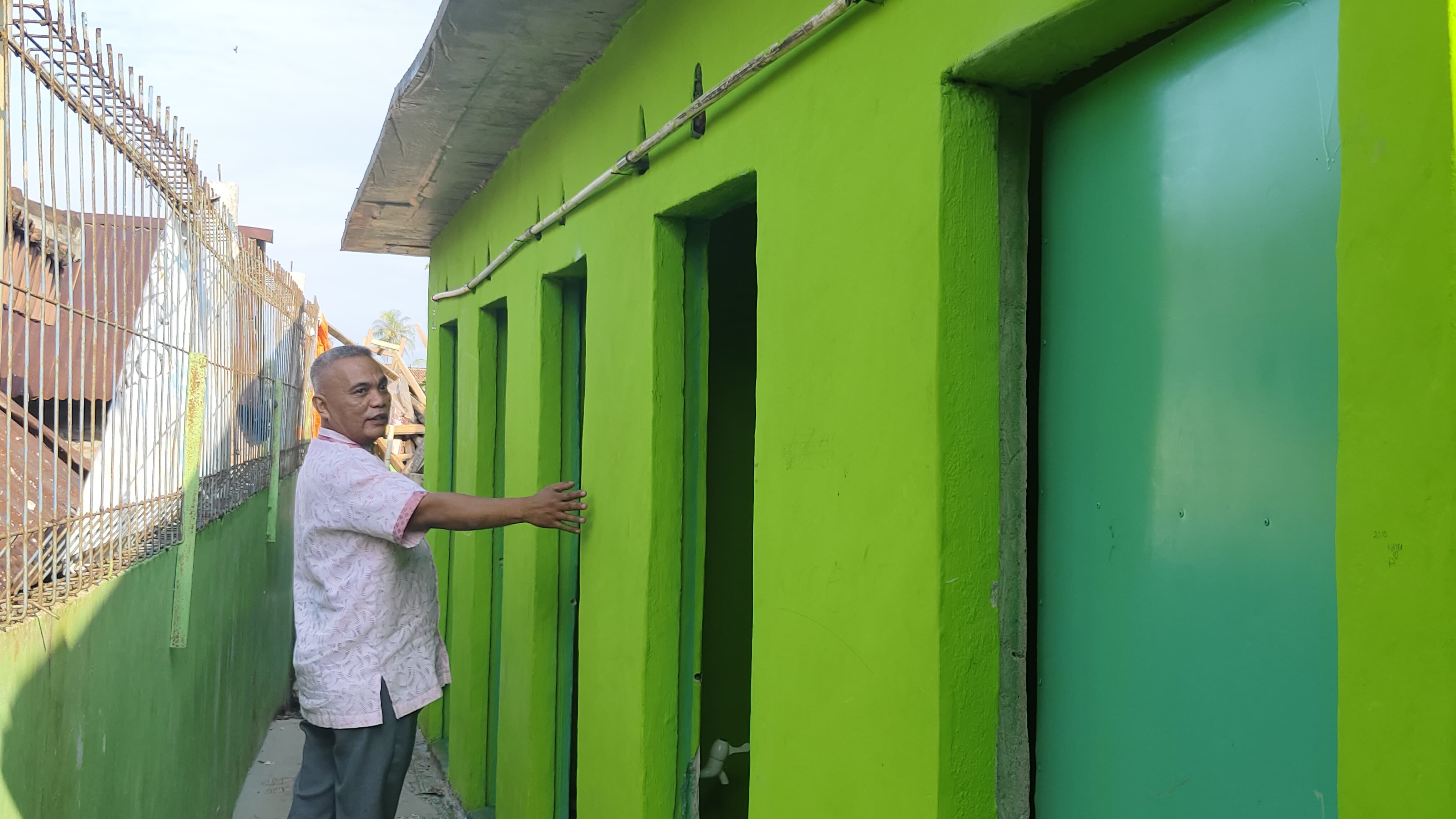 Komitmen Kebersihan MTsN 1 Tanggamus: Waka Sarpras Intensifkan Pemantauan Rutin