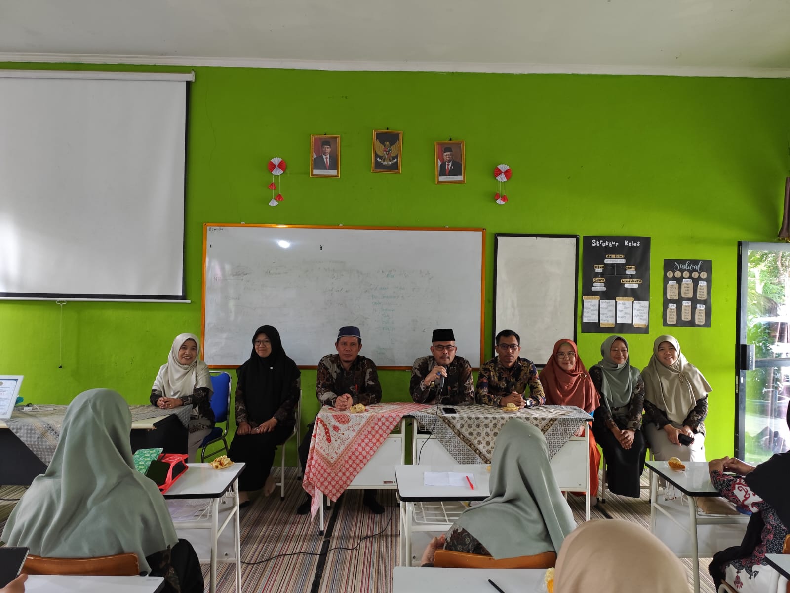 Diseminasi Inspiring Teachers dan Penggunaan Aplikasi Digital Pembelajaran di MAN 1 Lampung Barat