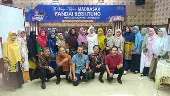 Perwakilan Guru Matematika MAN 1 Lampung Barat Mengikuti Bimbingan Teknis Madrasah Pandai Berhitung menggunakan Metode Gasing