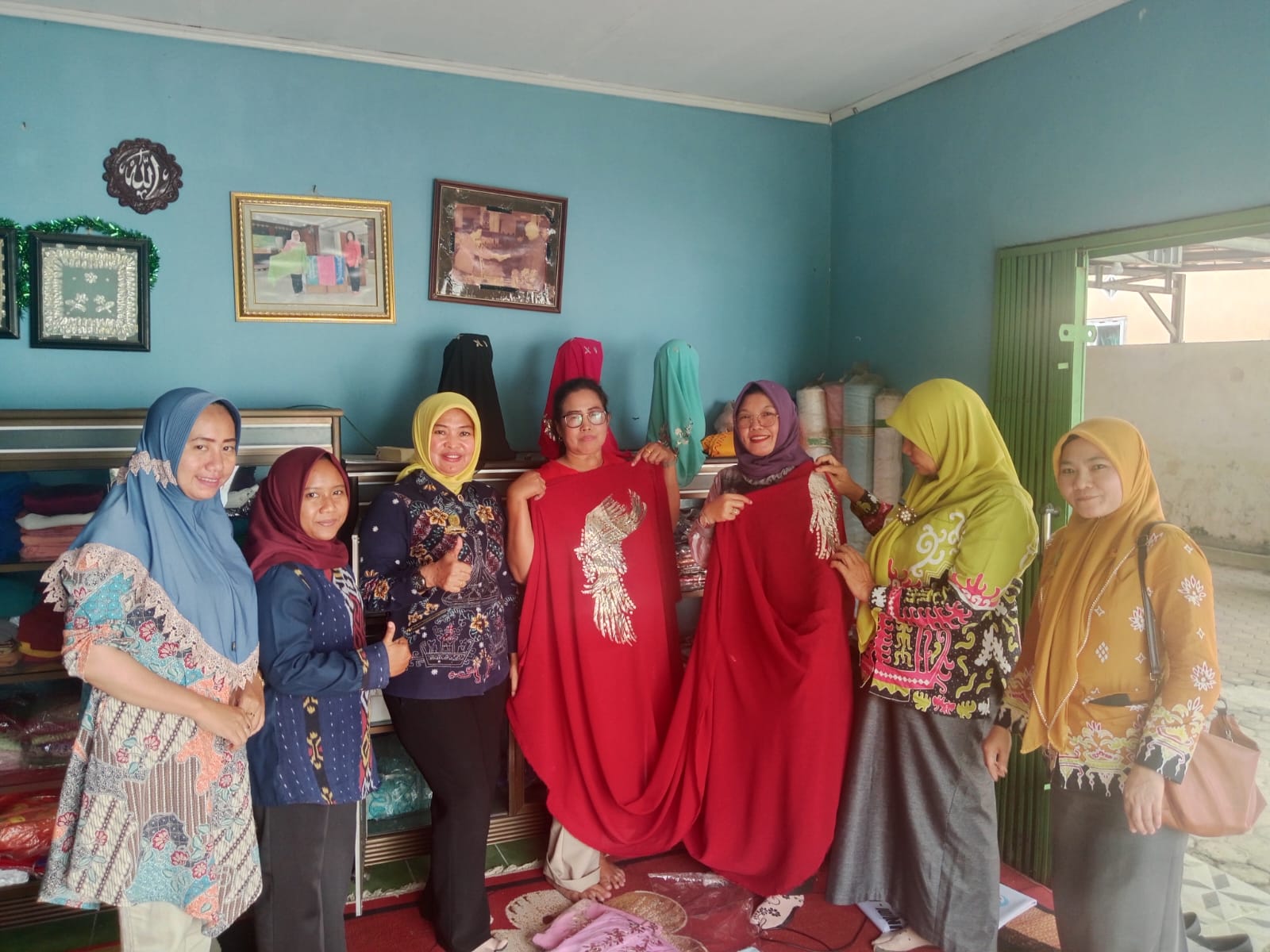 Kunjungi Pusat Kerajinan Sulam Maduaro, Netty: Dukung Penuh Pengembangan Ekonomi Kreatif di Tulang Bawang