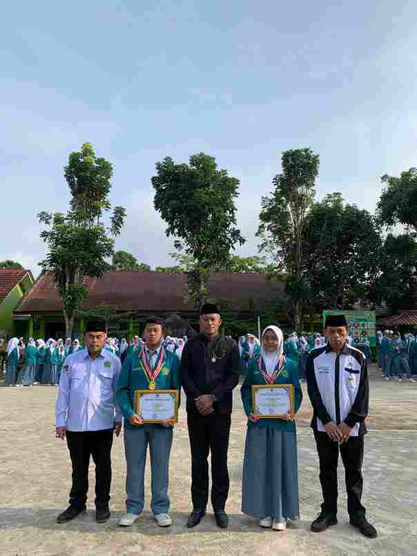 Jadi Pembina Upacara Kasubag TU Kementrian Agama Lampung Barat: Sampaikan Apresiasi kepada Peserta didik