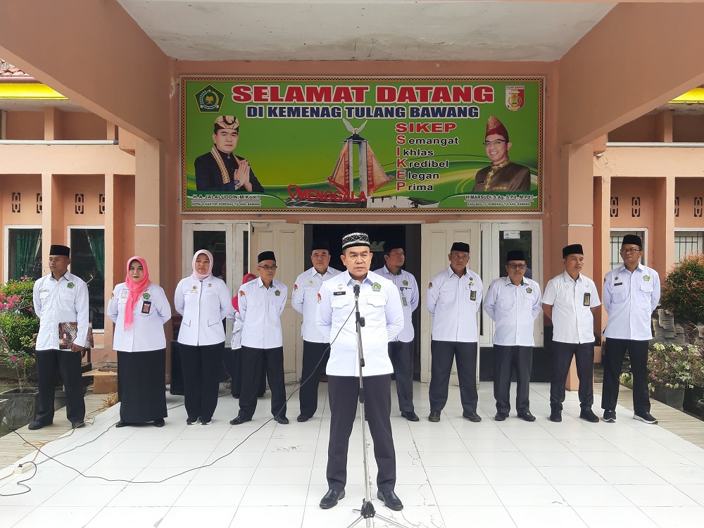 Gelar Apel Senin Pagi Jalaluddin Tekankan Dedikasi, Pengabdian di Kemenag Tulang Bawang dan Jaga Netralitas ASN Jelang Pilkada
