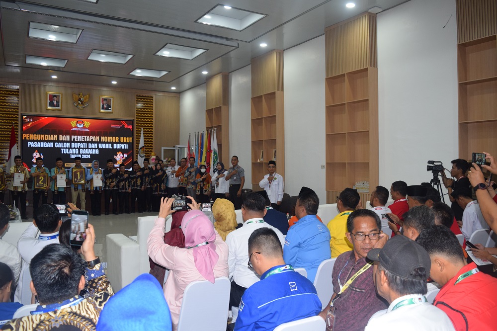 Kasubbag TU Marsudi Hadiri Pengundian Nomor Urut Pasangan Calon Bupati dan Wakil Bupati Tulang Bawang 2024