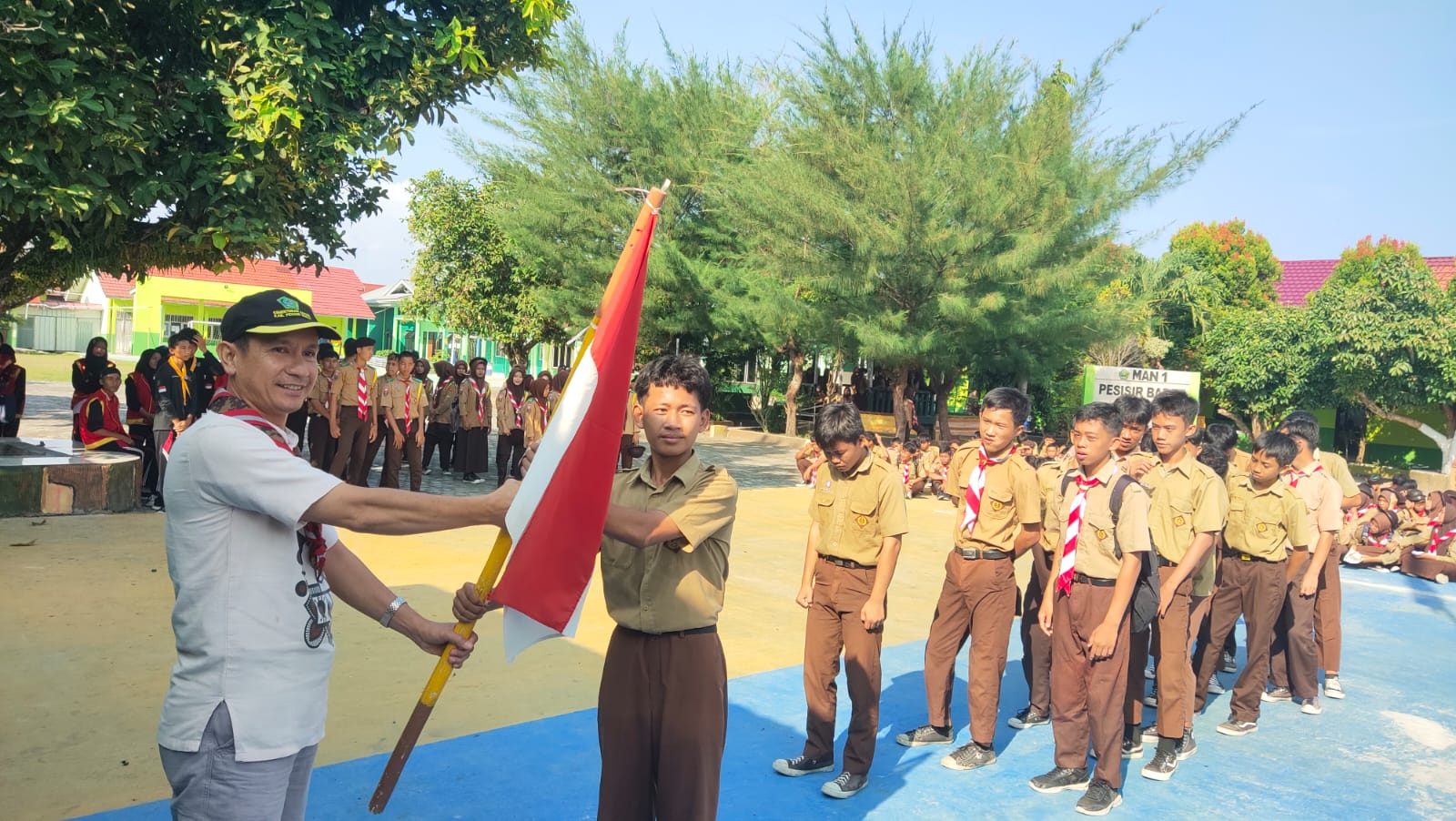Kegiatan Hiking Kenaikan Tingkat Tamu Ambalan ke Calon Penegak Bantara MAN 1 Pesisir Barat Sukses Dilaksanakan