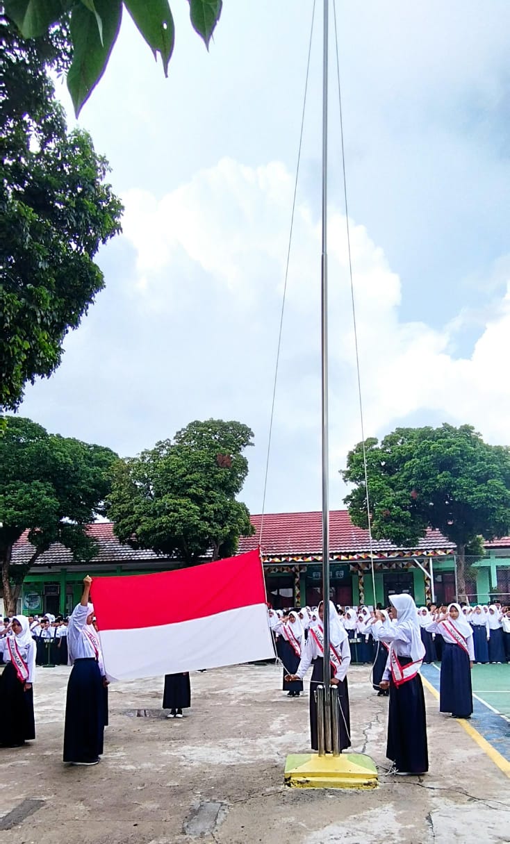 Pembina Upacara Ajak Siswa MTsN 2 Tanggamus Untuk Tidak Melupakan Sejarah G30S PKI