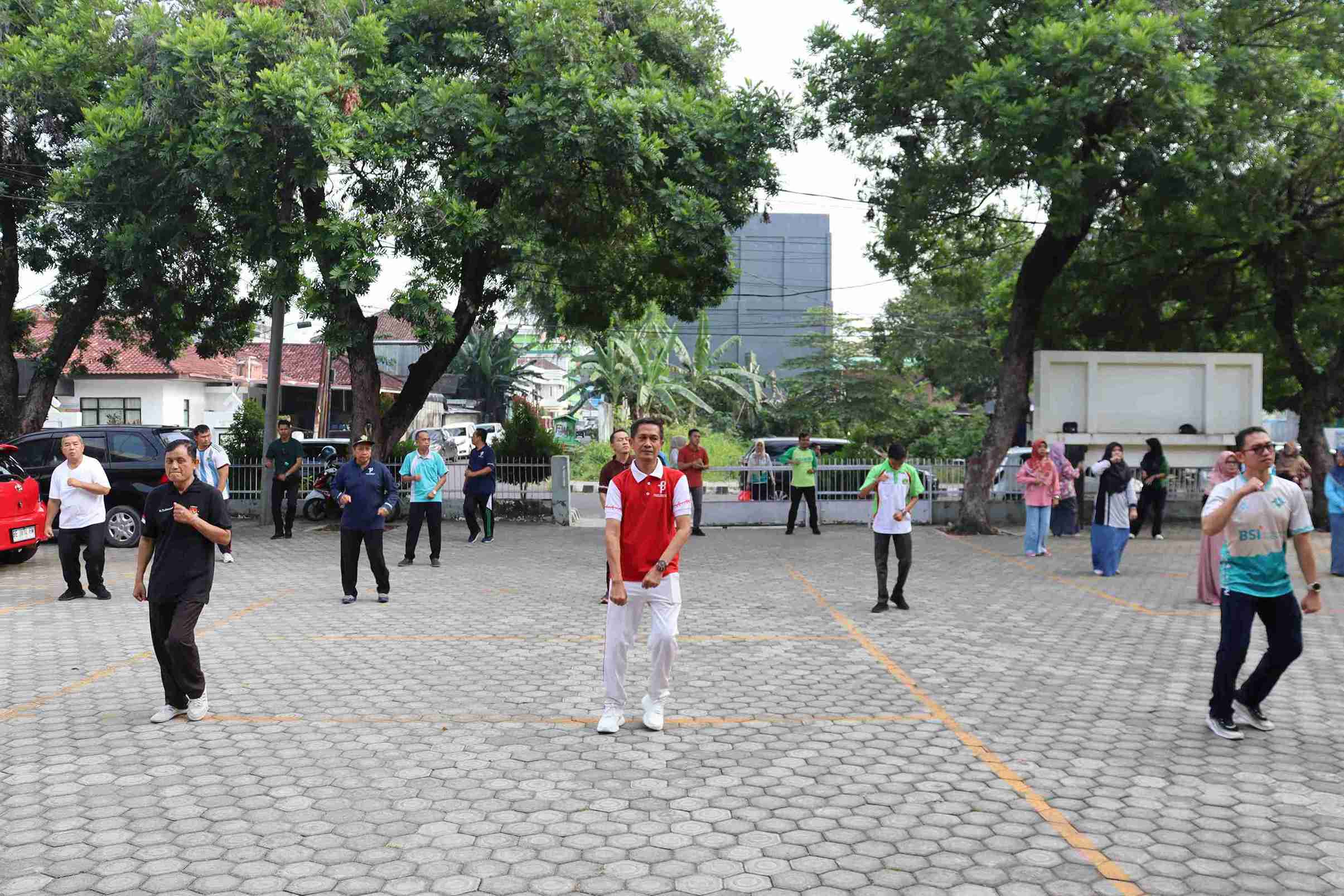Kemenag Kota Metro Gelar Senam Bersama untuk Tingkatkan Kesehatan dan Kekompakan