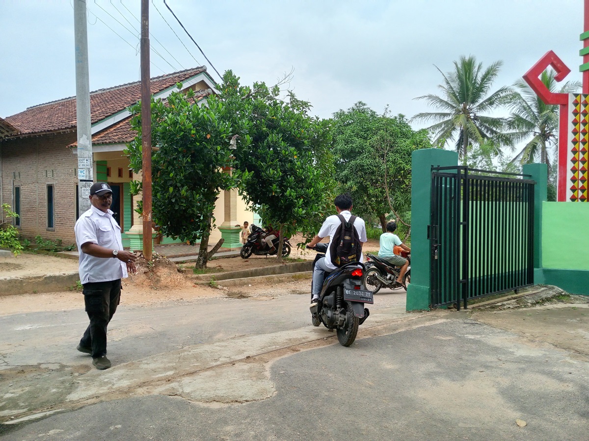 Satpam MAN 1 Pringsewu: Lebih dari Hanya Sekedar Bekerja