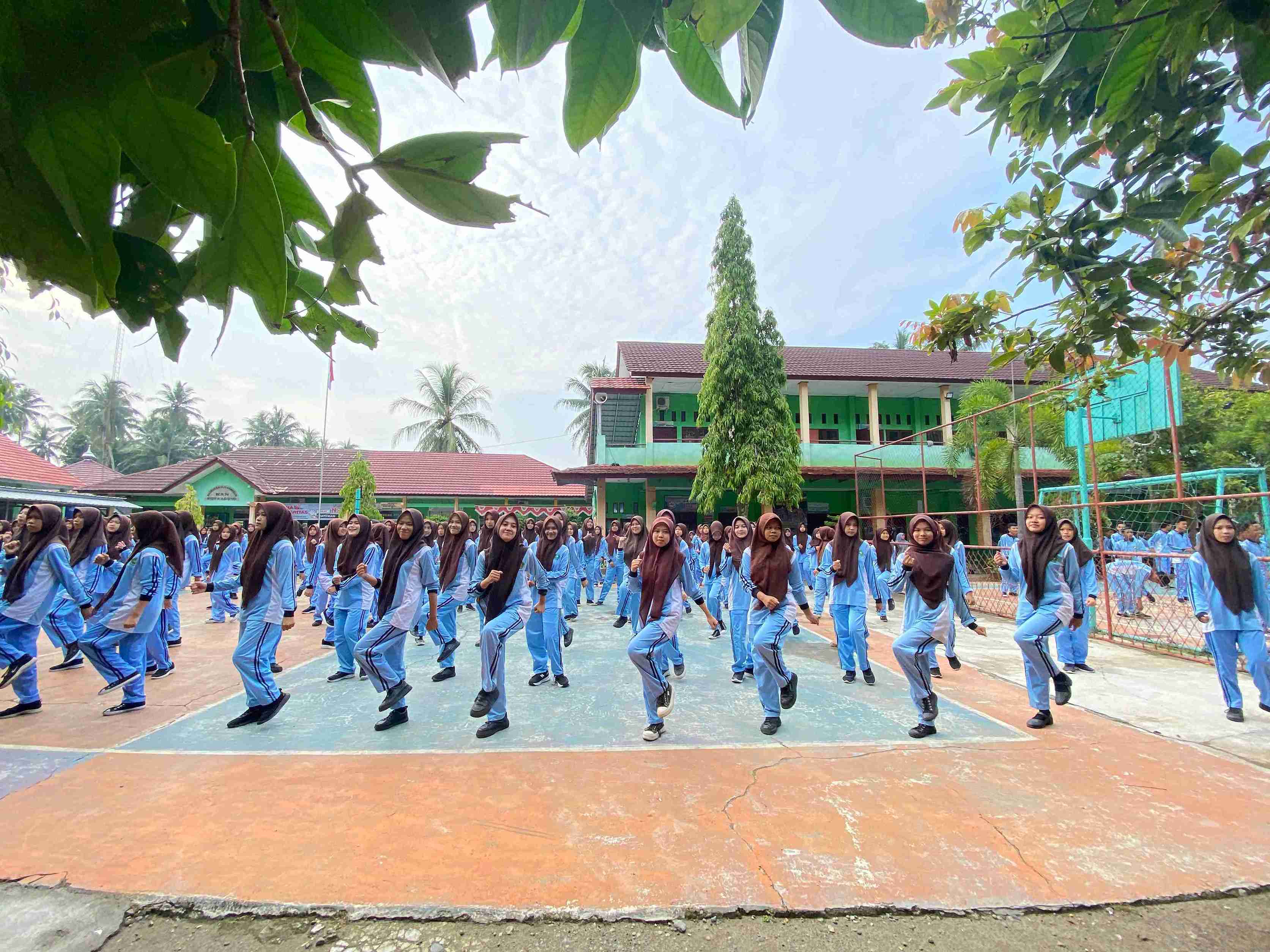 Sabtu Cerita MAN 1 Tanggamus Gelar Senam Pagi Bersama