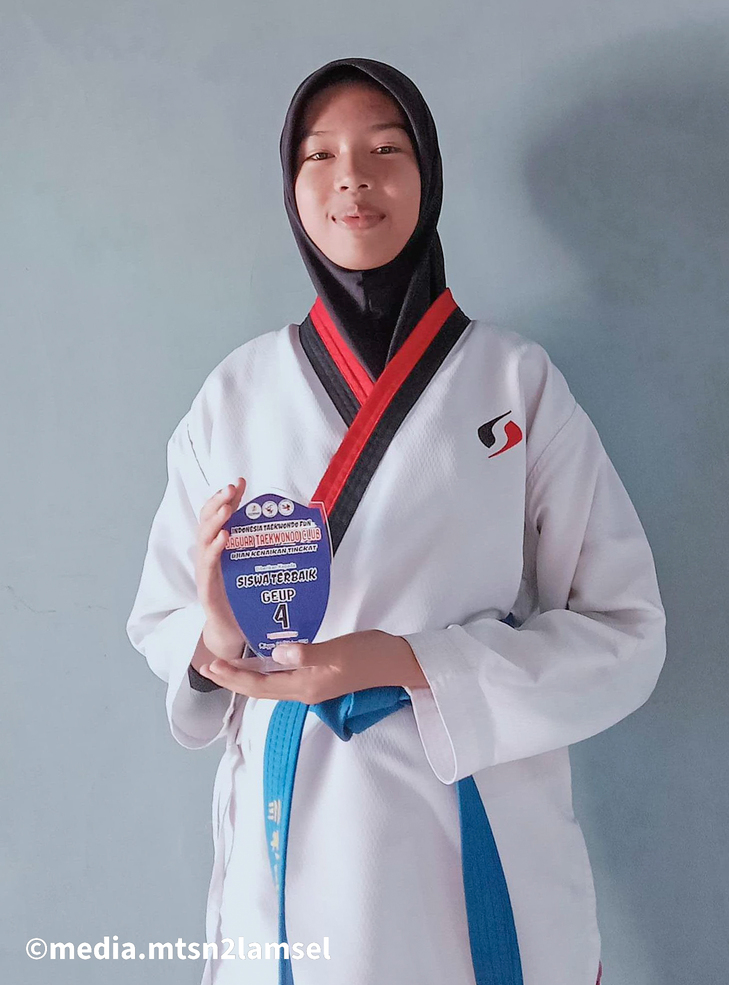 Siswa MTsN 2 Lampung Selatan Raih Penghargaan The Best Player Sabuk Biru pada UKT Taekwondo