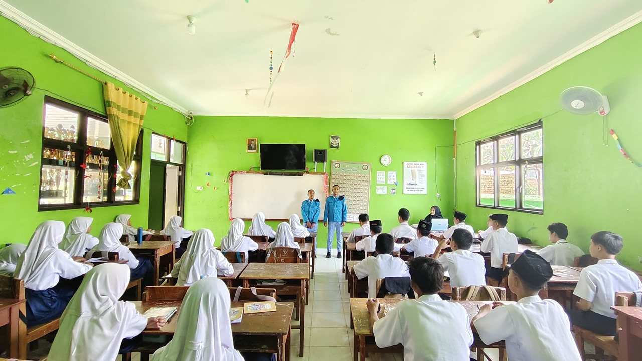 Sosialisasi Penuh Makna: Raffy Ridho Alfahmi Ajak Siswa MTsN 1 Tanggamus Berprestasi!