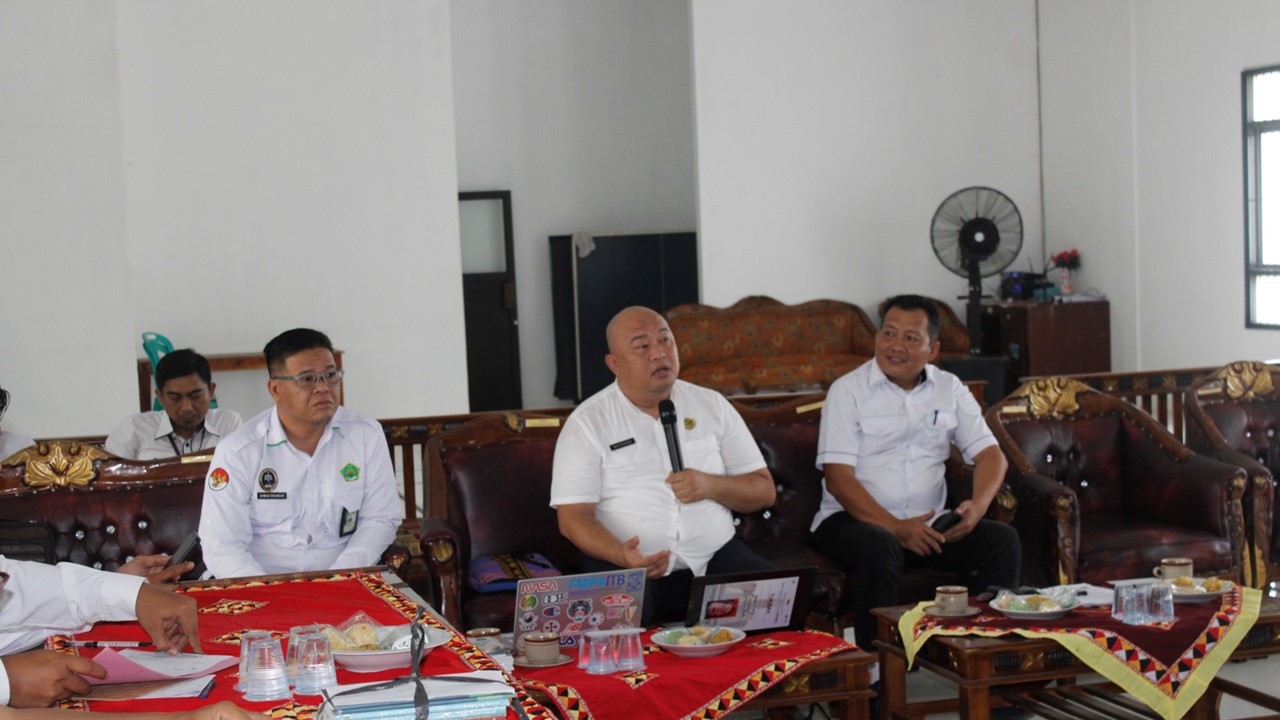 Tim Monitoring Evaluasi Produk Hukum di Kantor Kemenag Tanggamus