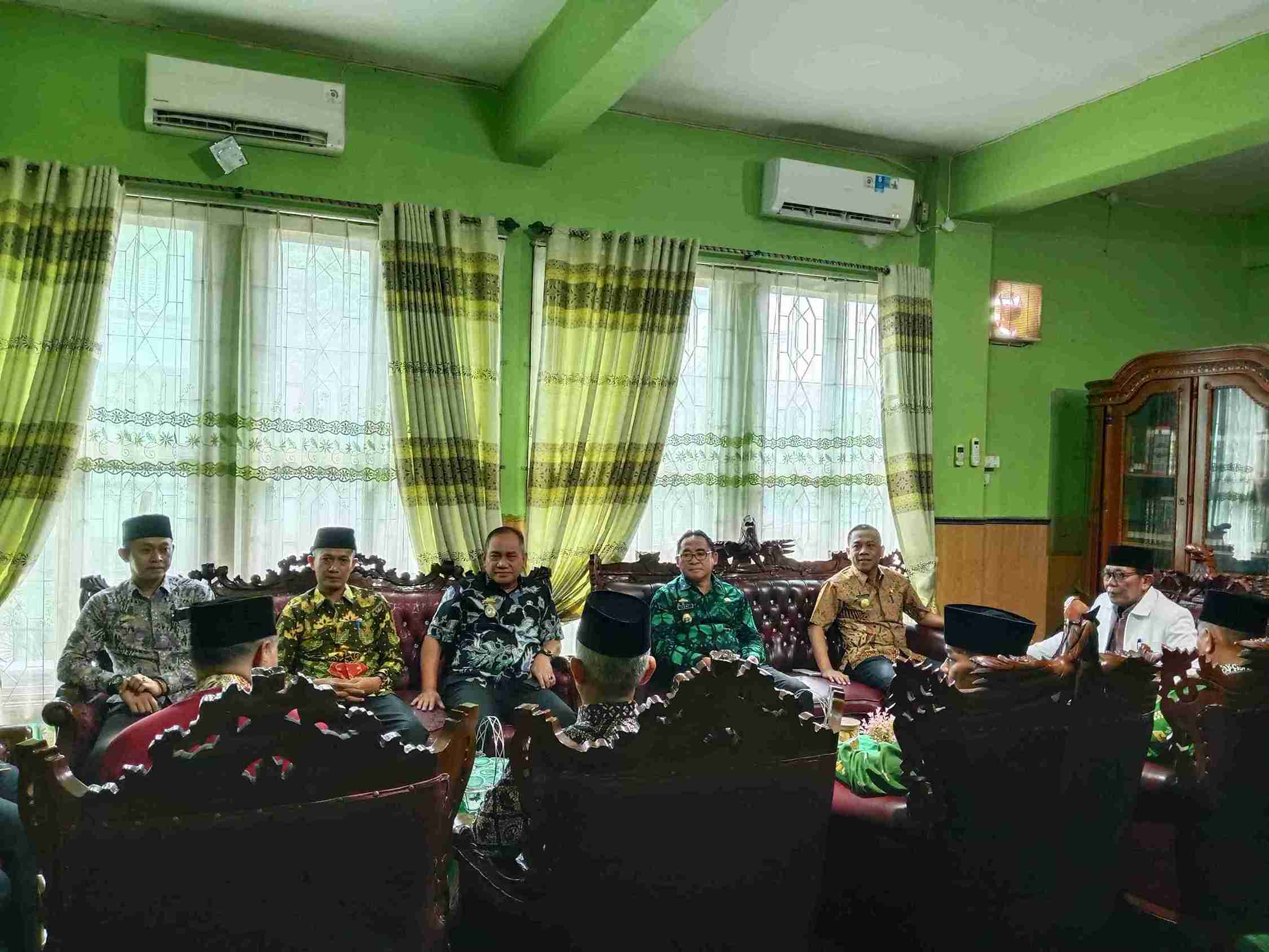 Abdul Haris, Dan Jajaran Pejabat Pemda Kota Metro Dampingi Pj Walikota Metro Silaturahmi ke UMALA