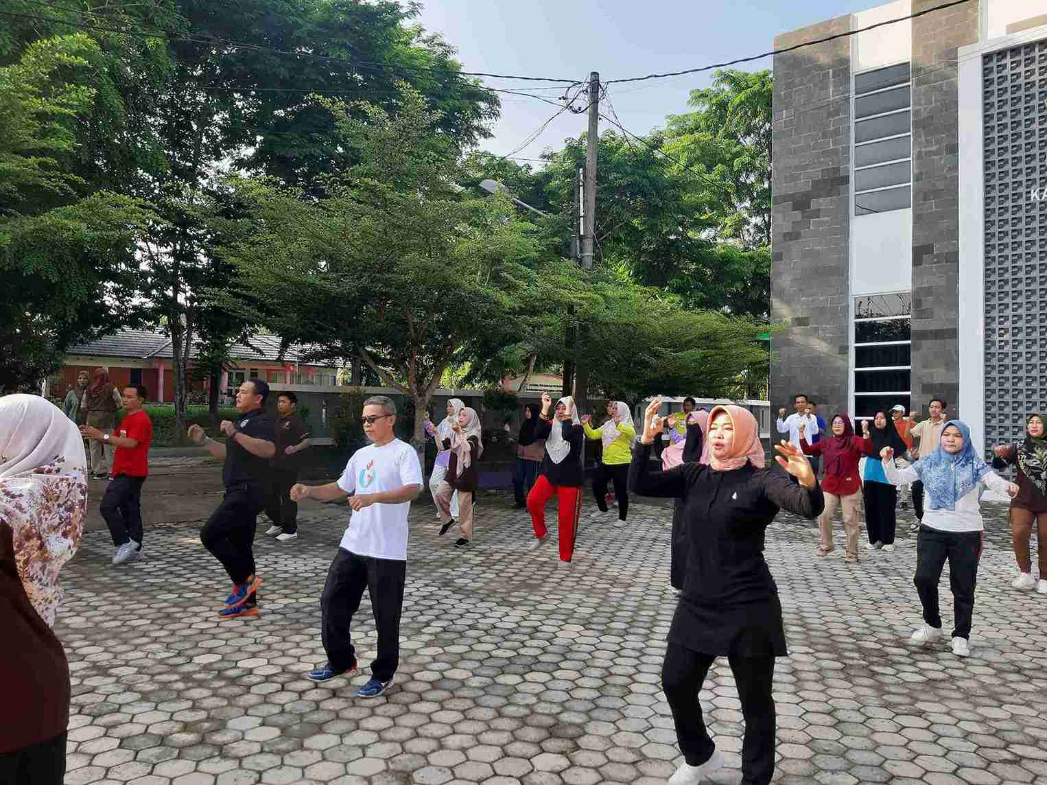 Jaga Kebugaraan dan Tingkatkan Silaturahmi Kemenag Tulang Bawang Gelar Senam Pagi dan Jumat Berkah